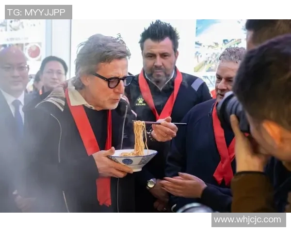 足球明星畅谈中国美食的独特魅力与风味体验