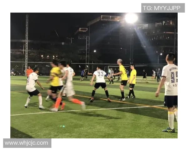 足球明星踢足撞球精彩瞬间集锦展现运动魅力与激情的完美结合